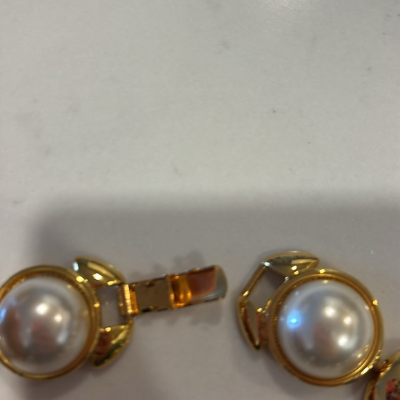 Elegant Gold and Pearl Necklace by Napier - Picture 3 of 7